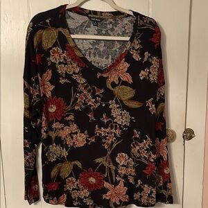 Well Worn brand Black Floral V-Neck Long Sleeve knit Top XL